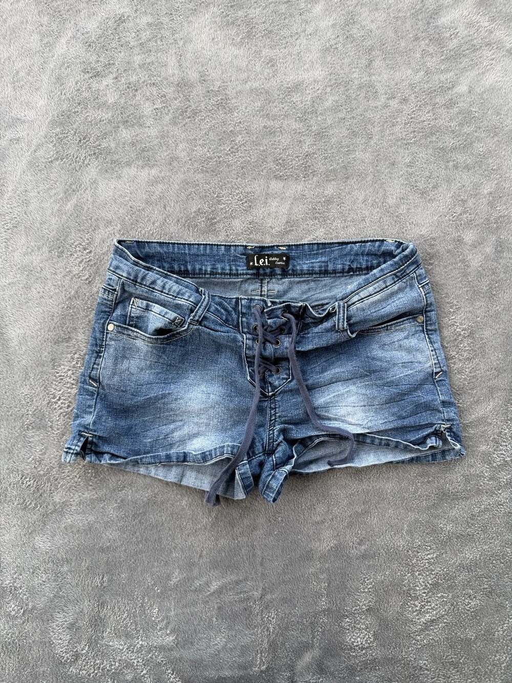 L.E.I. Ashley Lowrise Lace-Up Jean Shorts Size 9 Blue Denim